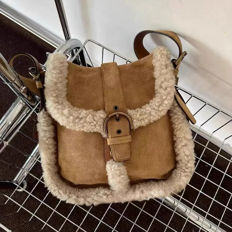 

Winter Retro Lamb Wool Women's Bag New Fashion Ins High Quality Plush Crossbody Bags Simple Casual Versatile Shoulder Handbag