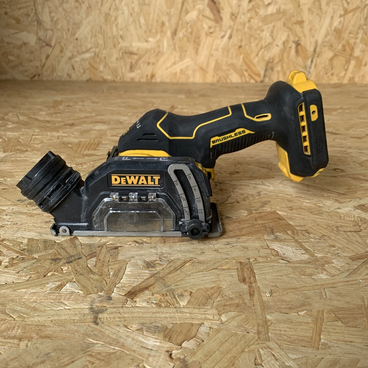 

DEWALT DCS438B мини пила аккумуляторная б/у