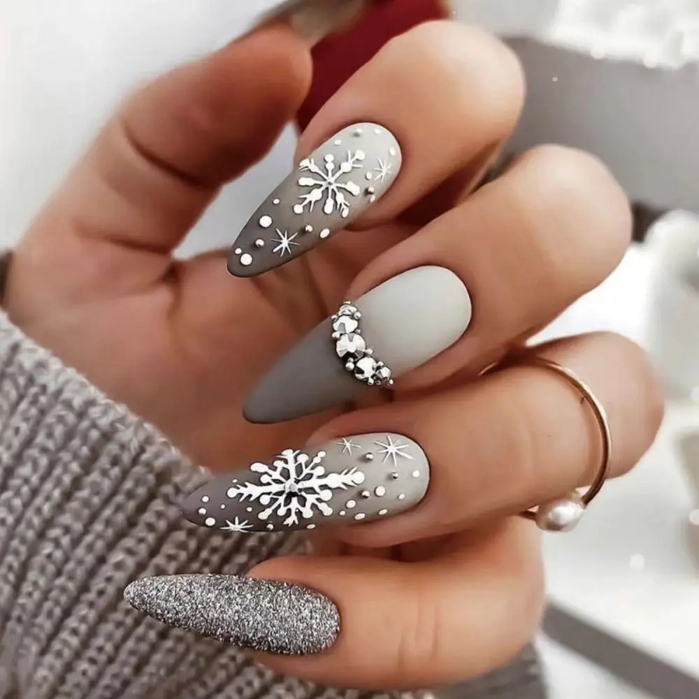 Faux ongles de noël en acrylique  24 pièces  à paillettes  Design flocon de neige  à porter en