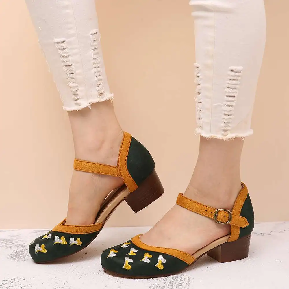 

2022 New Fashion Plus Size Women Comfy Closed Toe Embroidered Buckle Strap Pumps Ladies Sandals Comfortable Mid Pumps Summer