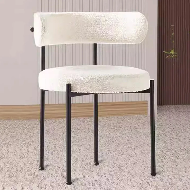 Удобные интерьерные стулья для гостиной легкие минималистичные современная