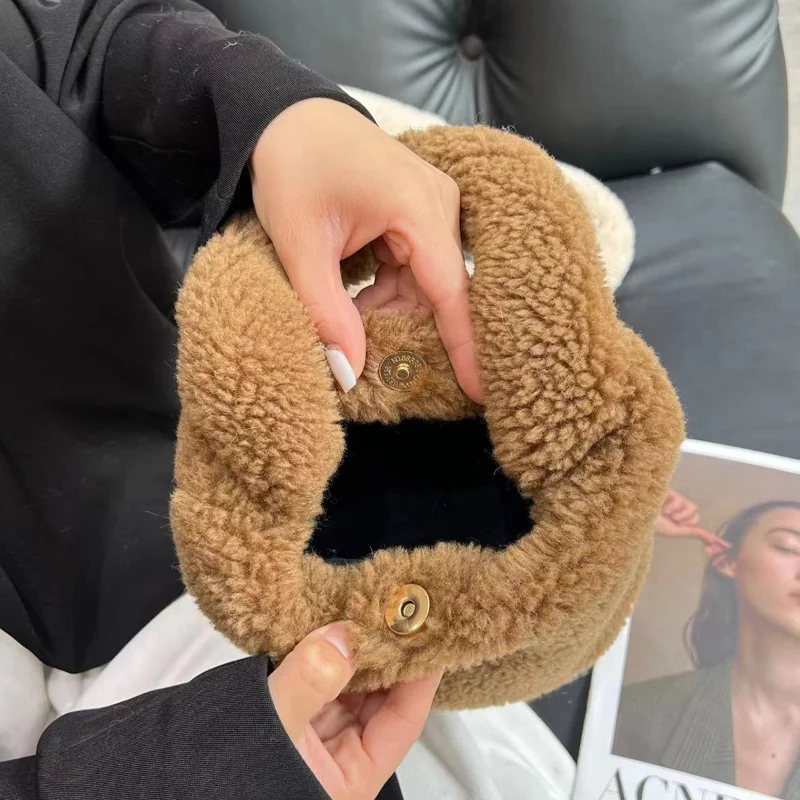 New Lamb wool Faux Fur Bag for Woman Luxury Charm Retro Bucket Bags Female Chain Women's Handbag Plush Designer Soft Warm Purses