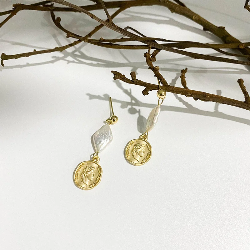 

European and American retro baroque natural large irregular pearl earrings metal queen head coin earrings ladies ear jewelry