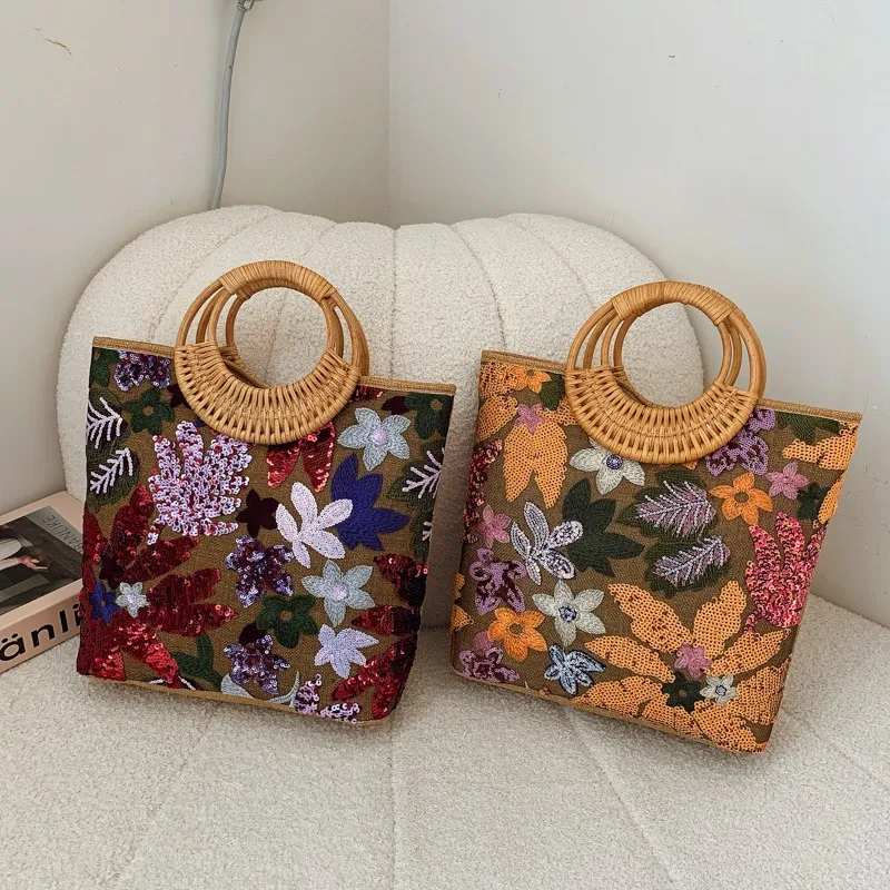 Женская большая сумка с бусинами и цветком круглая ручная плетеная