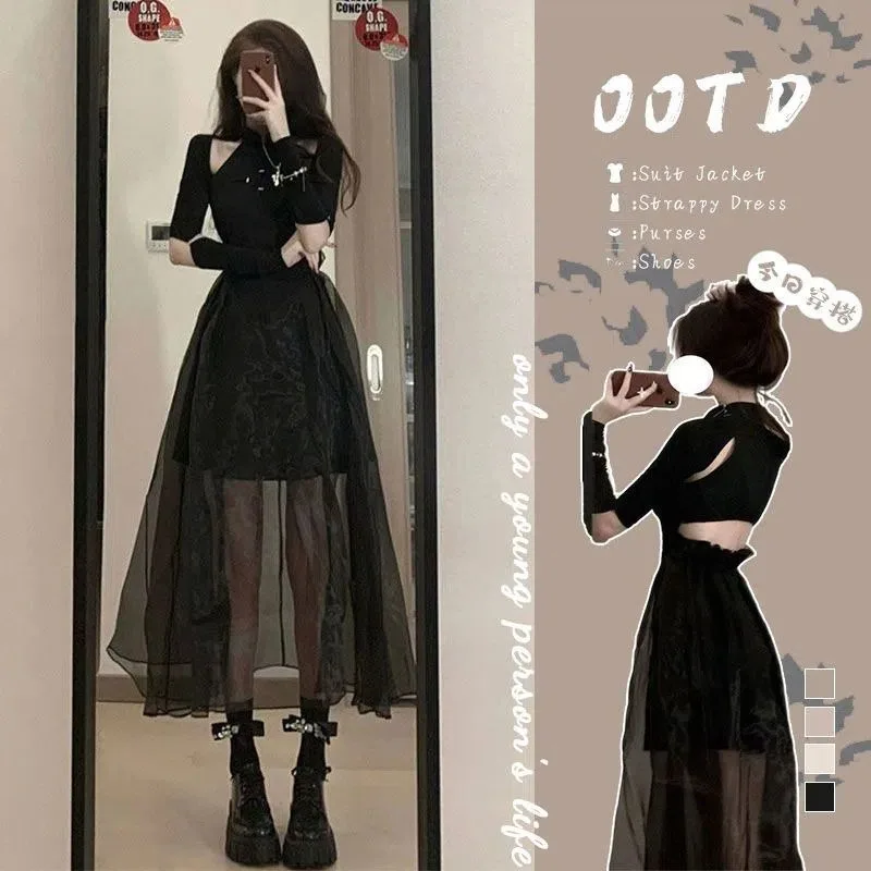 

Women's Set 2023 High end Elegant Slim Fit Hollow Out Cover Up Waist Slim Hanging Neck Dress Two Piece Set
