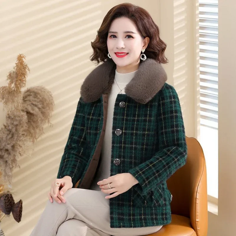Mom's Winter Woolen Jacket 2023 New Style Middle-aged Elderly Women's Clothing Fleece-lined Thickened Plaid Fleece Top