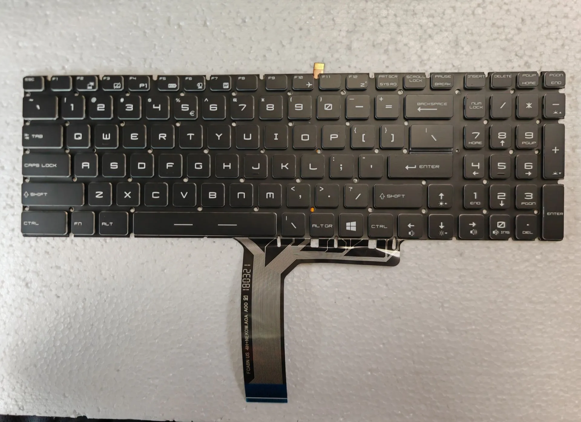 Фото Клавиатура с RGB-подсветкой для MSI GT62, GE62, GS60, GL60, GP62, GT72, GE72, GS63, GL62, GP72, CR62, CR72, cr63, GL65, CX62, CX72, GT72VR, GV62 №1