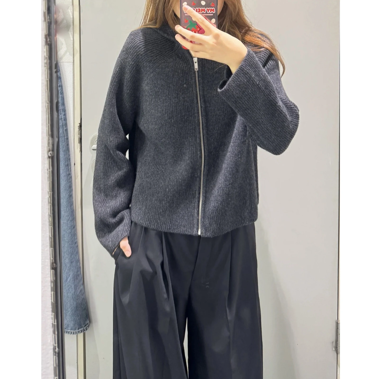 Фото XIMIAN APPAREL 2026 YAZHIMEI cosmod Весенняя новинка: женский повседневный стандартный темно-серый вязаный кардиган с капюшоном №3