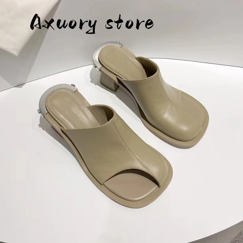 2023 Summer Style Metal Decoration Hollowed Slippers Women  Thick Sole ladies Fashion Summer Slippers