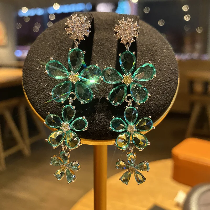 

2022 Luxury Zircon Flower Crystal Hanging Earring for Women Trend Graceful Sparkling Party Dress Banquet Boutique Jewelry Gift
