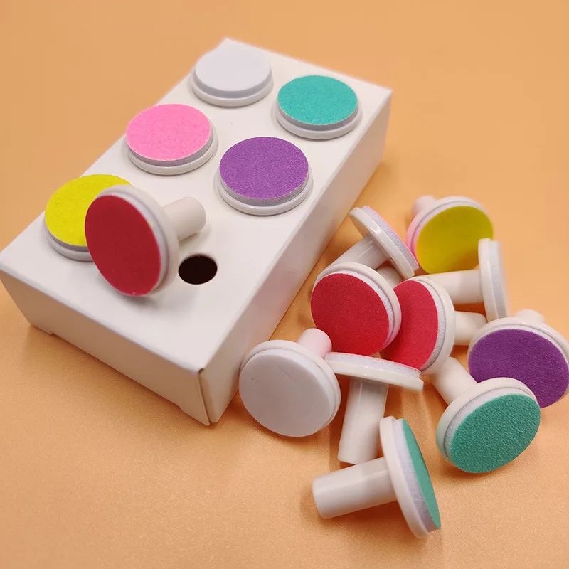 

Универсальное устройство для полировки ногтей, используемое для замены большинства моделей детских лаков на рынке