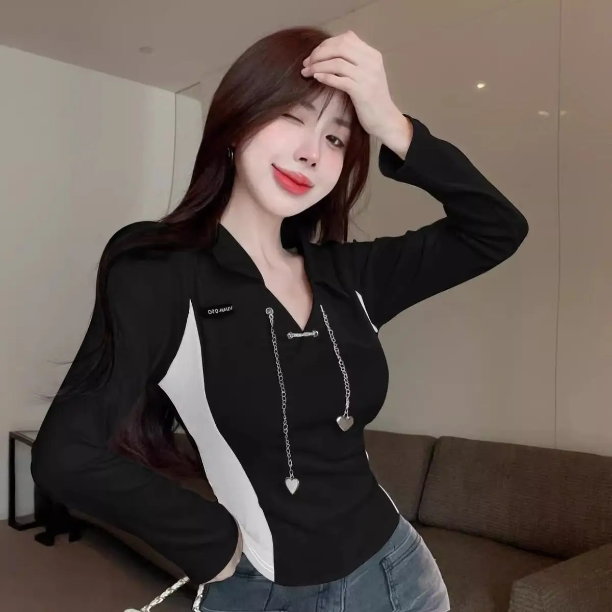 Рубашка-поло с V-образным вырезом и длинными рукавами Новинка осени 2024 Милая