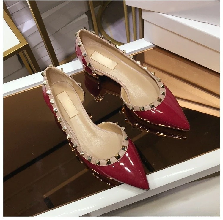 

2023 Designer high heels Riveted brand pointy thick heel 3 cm elegant office shoes