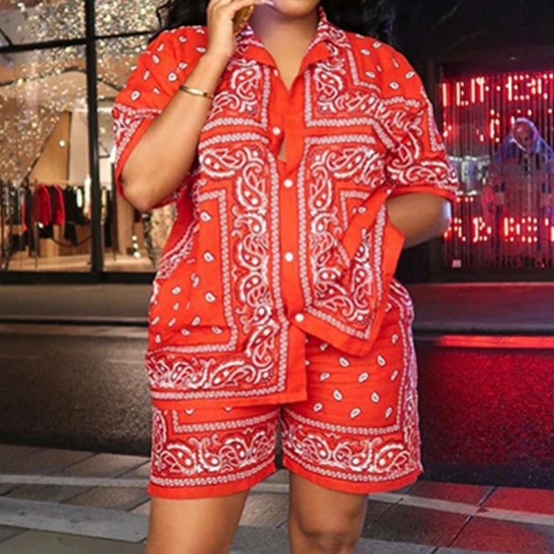 

Женский спортивный костюм из двух предметов: Бандана и футболка с коротким рукавом и шорты