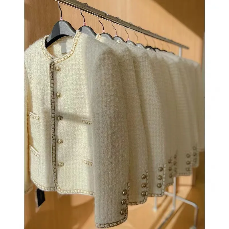 Рисунок 4 - Женское шерстяное короткое пальто