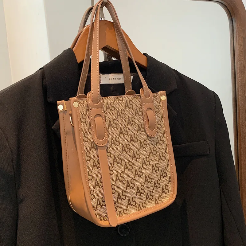 

2022 New Women's European and American Retro Shoulder Bag Fashion All-match Messenger Bag High-quality Handbag Small Square Bag