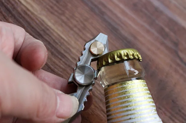 Titanium+Brass Hand Twisting Spinning Top Spinner Gyro Toy  Kids Outdoor Tool Bottle Opener Crowbar enlarge