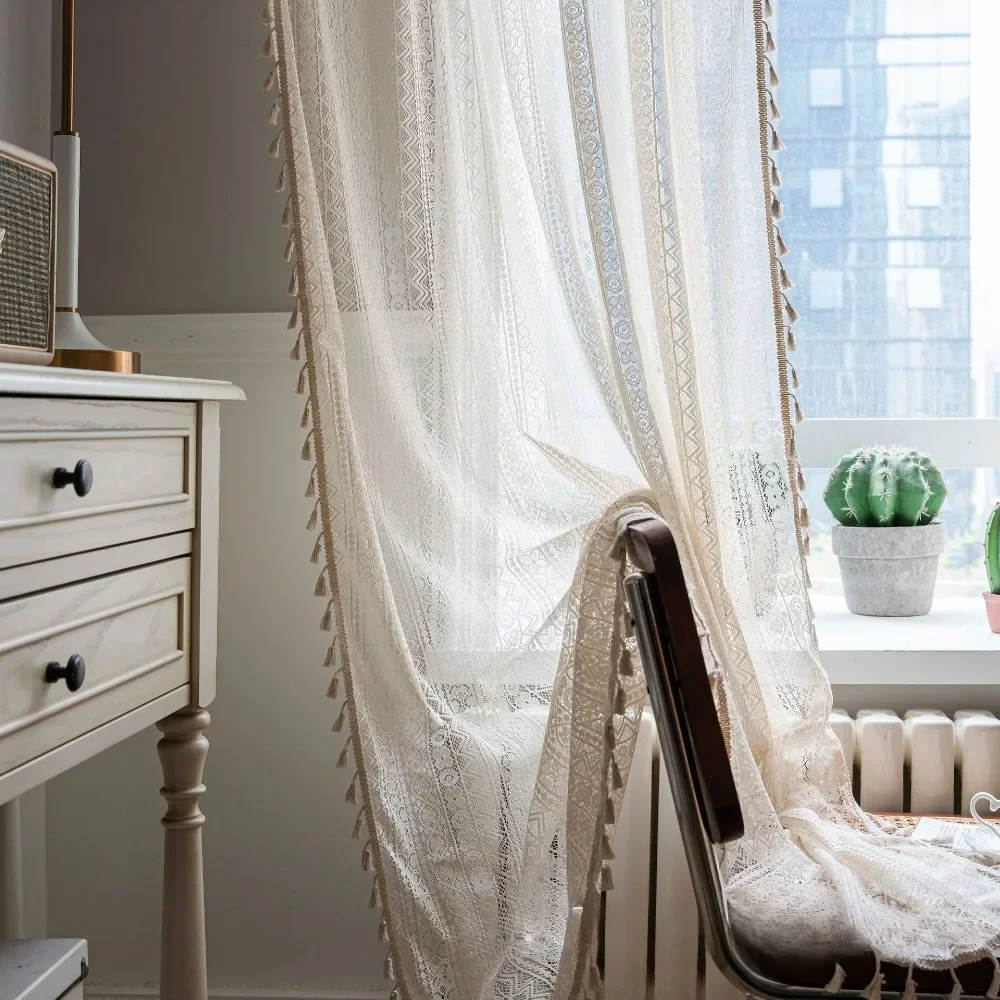 Элегантные полупрозрачные шторы в стиле бохо с геометрическим узором и вязанной