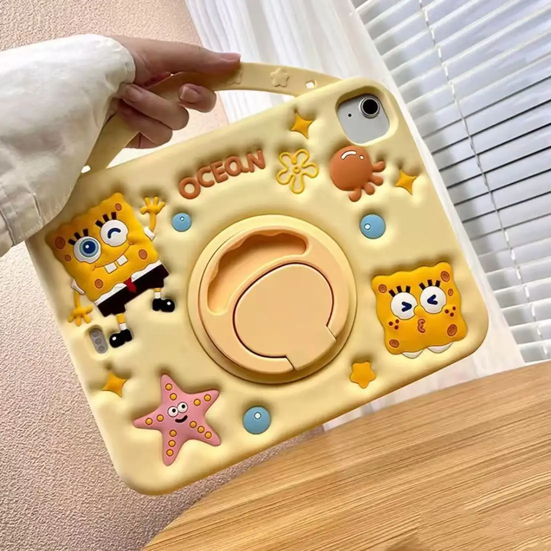 Фото Мягкий чехол Kawaii SpongeBob с силиконовым слотом для стилуса для iPad 11-го поколения 2026, Air 6/7, 10,2 дюйма, Pro 11 дюймов, подарок на день рождения №2
