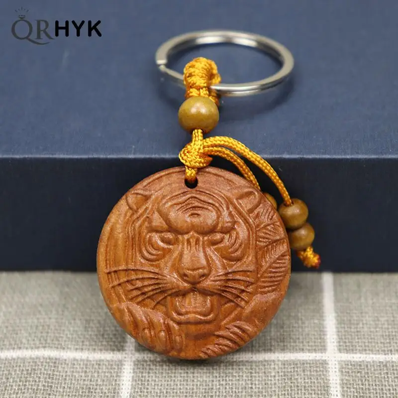 

Mahogany Three-dimensional Engraving Keychain Tiger head Pendant Key Ring