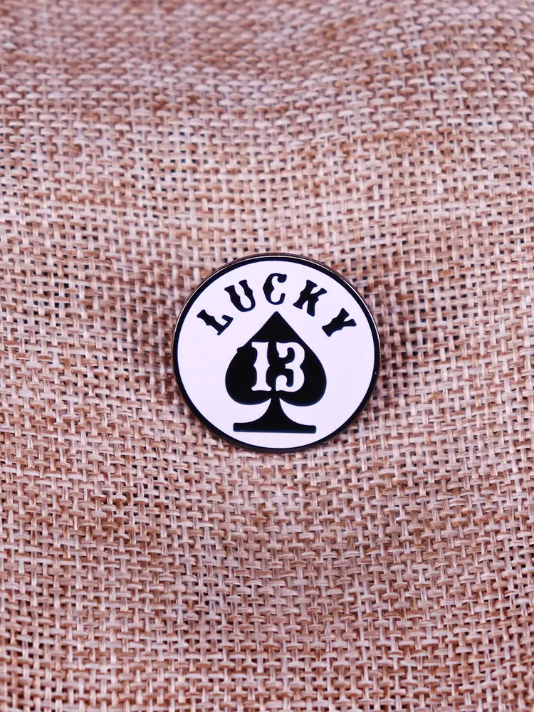 Эмалированная булавка для казино Lucky 38 |