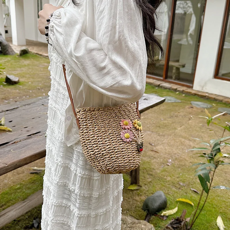 Summer Resort Beach Woven Bag for Women's Cross-body Velvet Flower Bucket Bag Open 2023 Straw Single Shoulder Bag National