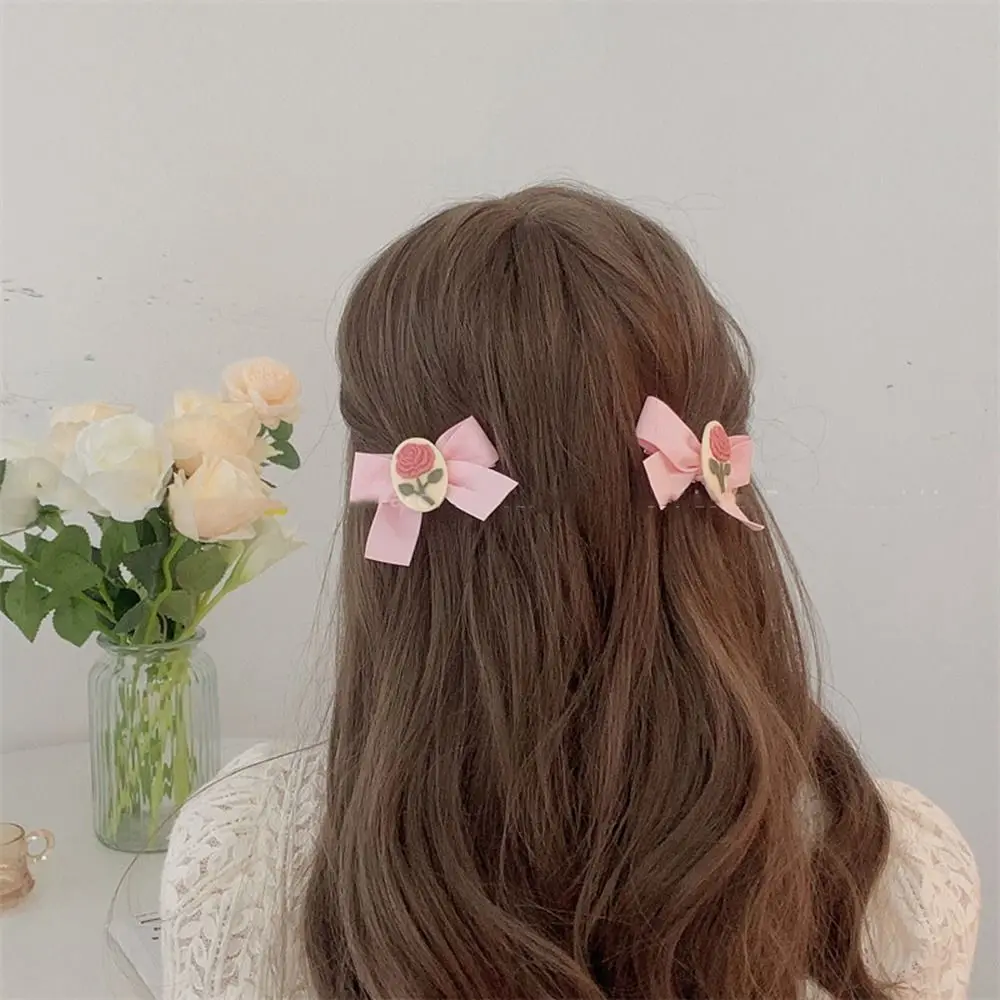 

Женская повязка на голову с бриллиантами и жемчугом, заколка для волос в Корейском стиле, заколка для волос с розовым цветком, аксессуары для волос с бантом, заколки для волос