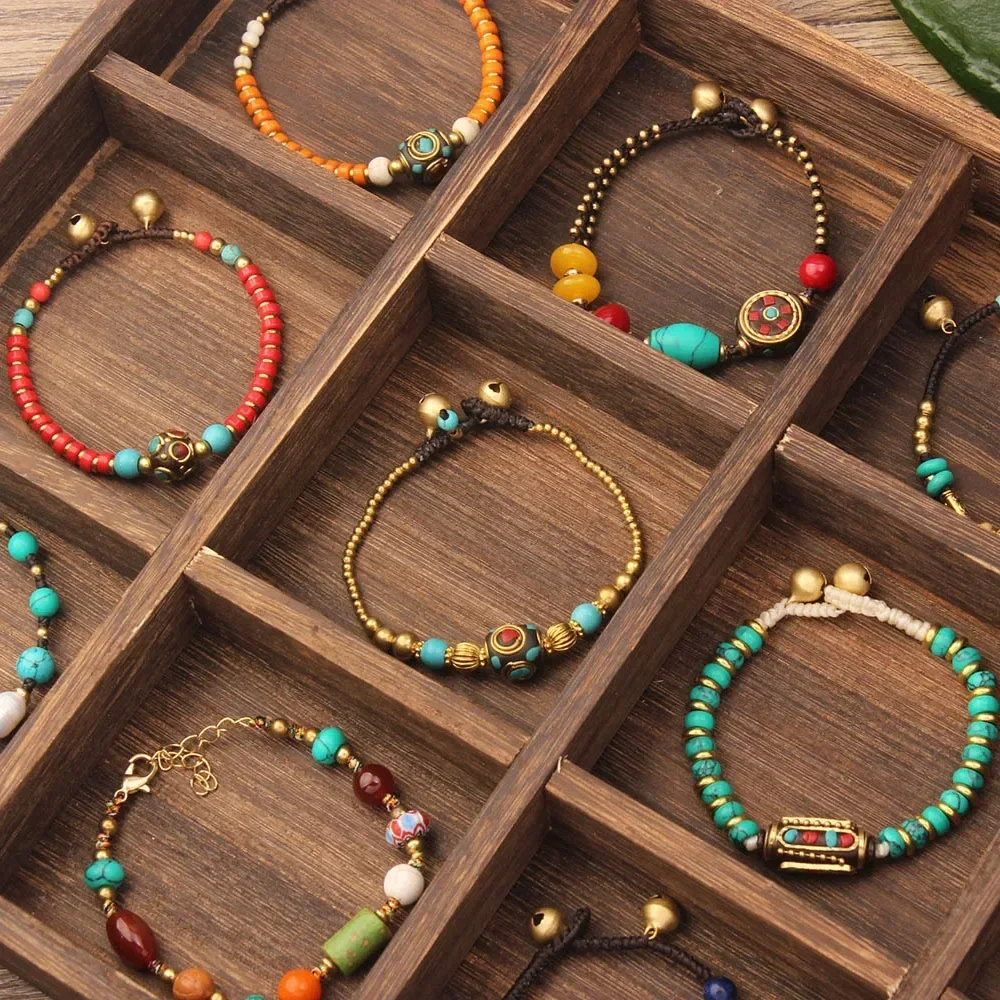 Женский плетеный браслет в этническом стиле