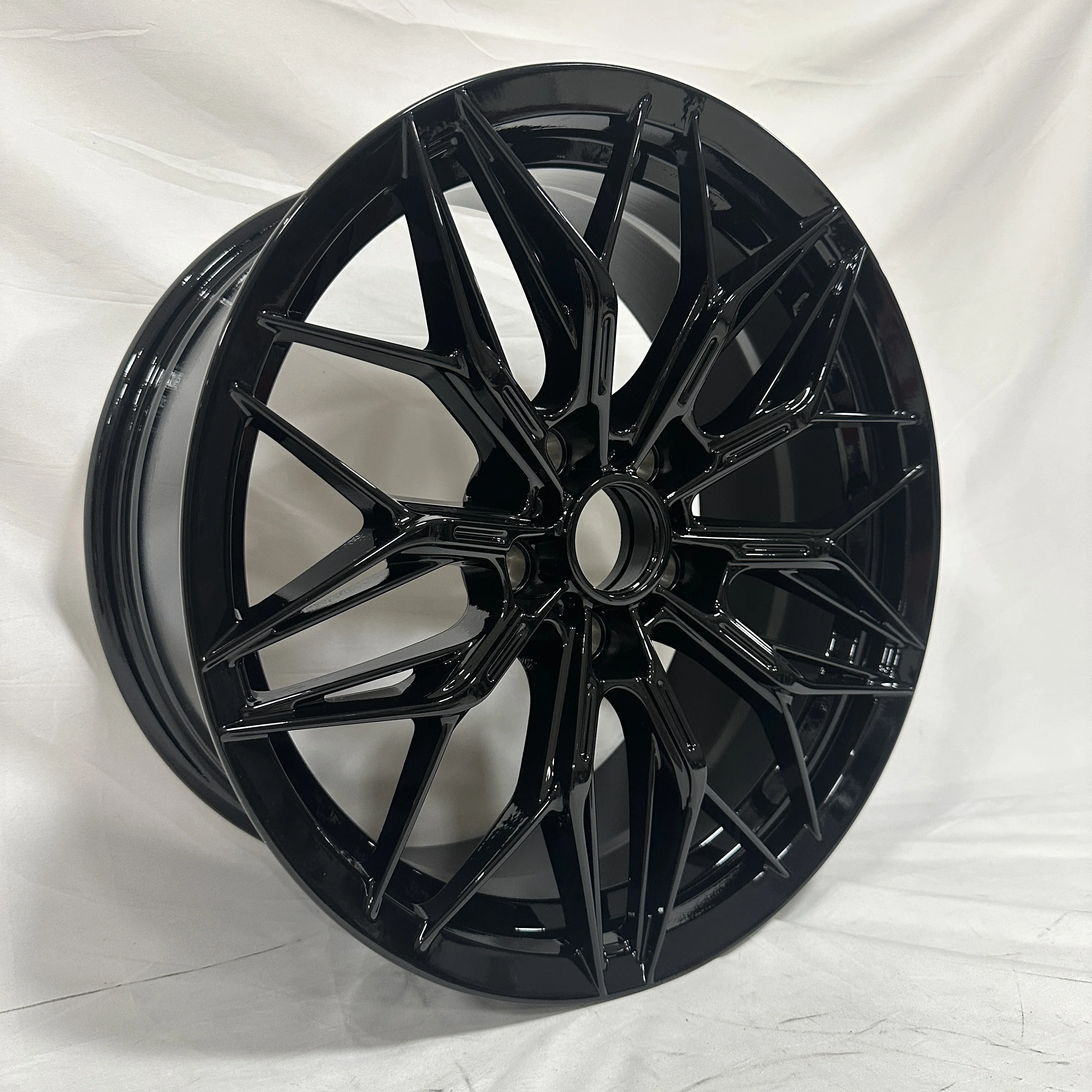 Фото Черные бронзовые диски Hyper Black для автомобилей, размеры 17X7.5J, 18X8J, 19X8.5J, 19X9.5J, технология Flow Forming, PCD 5X108, 5X112, 5X120, 5X114.3 №2