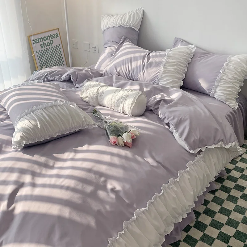 

Комплект постельного белья из льна и пододеяльника с кружевом