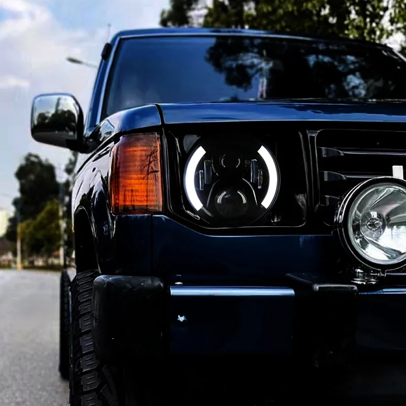 Фото Кастомизированные светодиодные фары Full LED для Mitsubishi Montero V43 с биксеноновыми линзами и дневными ходовыми огнями (DRL) №1