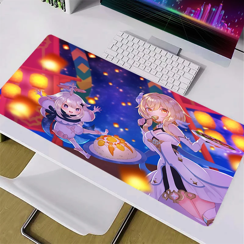 

Портативный компьютер 900x400 Paimon Genshin ударопрочные Компьютерные аксессуары Противоскользящий мягкий большой Настольный коврик HD игровой ков...