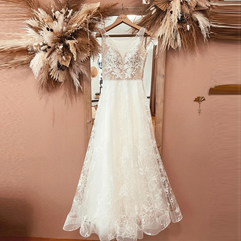 

Elegant Champagne V Neck Lace Appliques Wedding Dress 2023 with Shiny Tulle Vestidos Garden A Line Backless Bridal Gowns