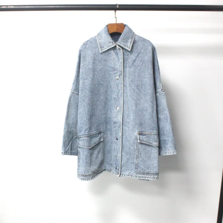 Женская джинсовая куртка средней длины хлопковая трапециевидная с отложным