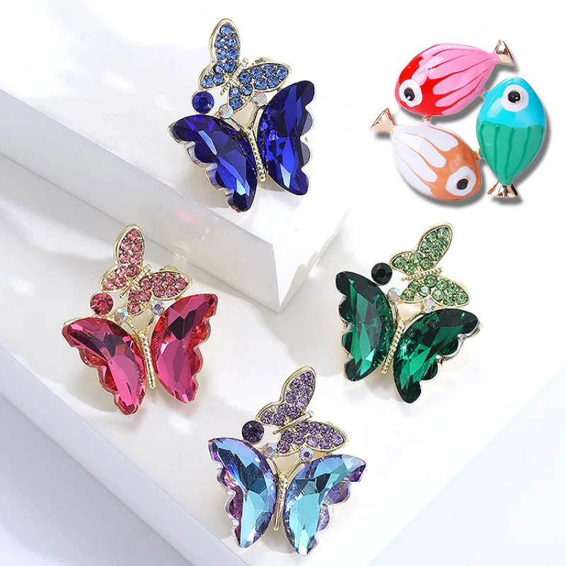 

Three Small Fish Brooch Men Women Two Butterflies Cute Japanese Exquisite Gift Alloy Suit Corsage Scarf Coat Jewelry Pins