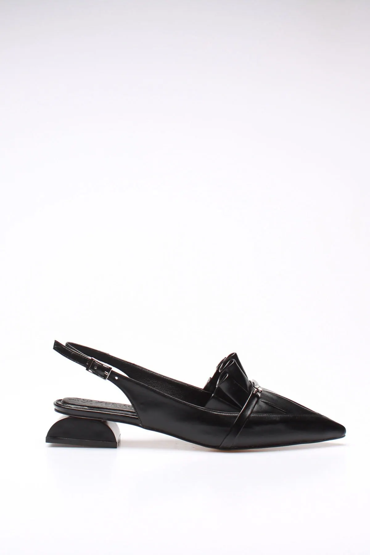 

Fashion Style women's Leather Sandals And Slippers Sandals