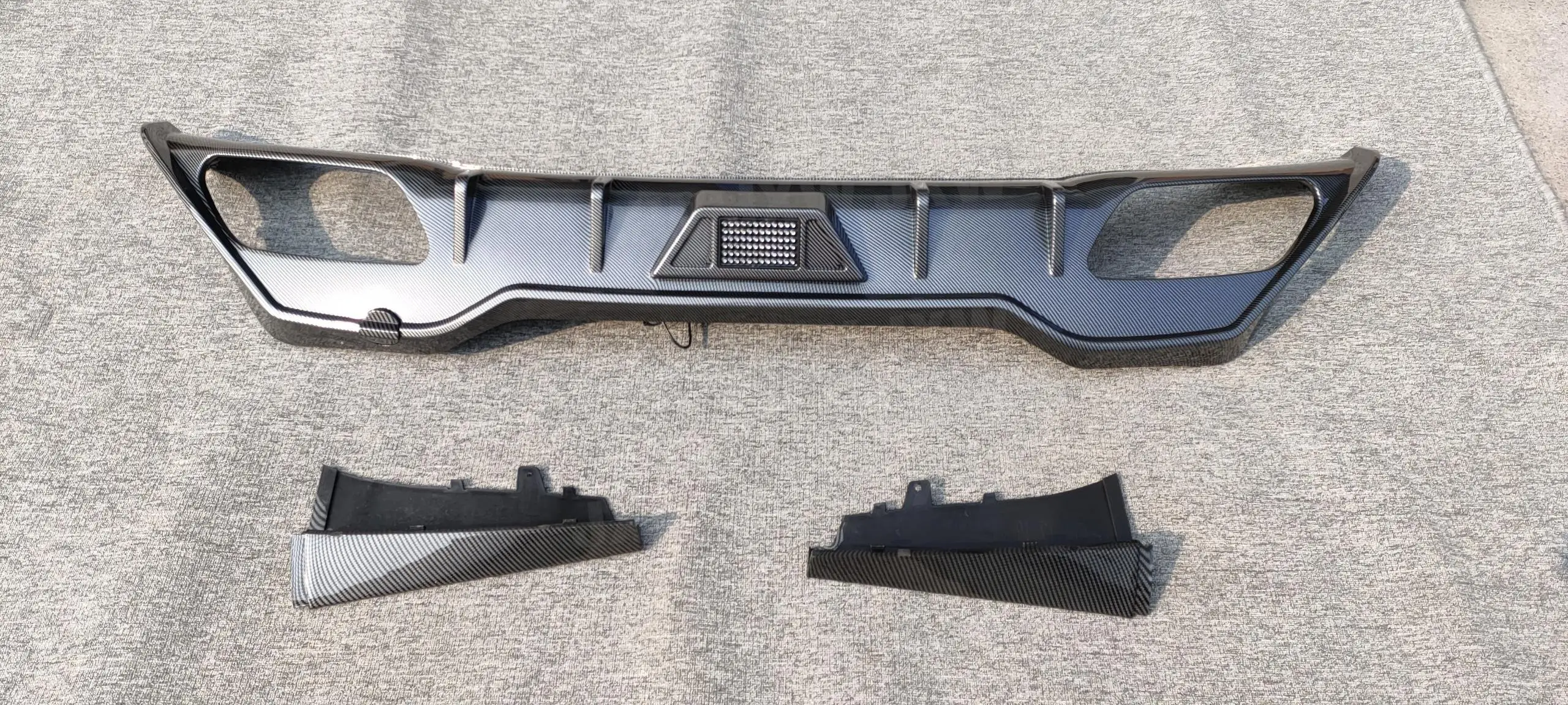 

JXWANCF для BMW 8 серии G16 M Sport 4-дверный 2021+ диффузор заднего бампера из АБС-пластика OO-OO со светодиодной подсветкой и задними разветвителями