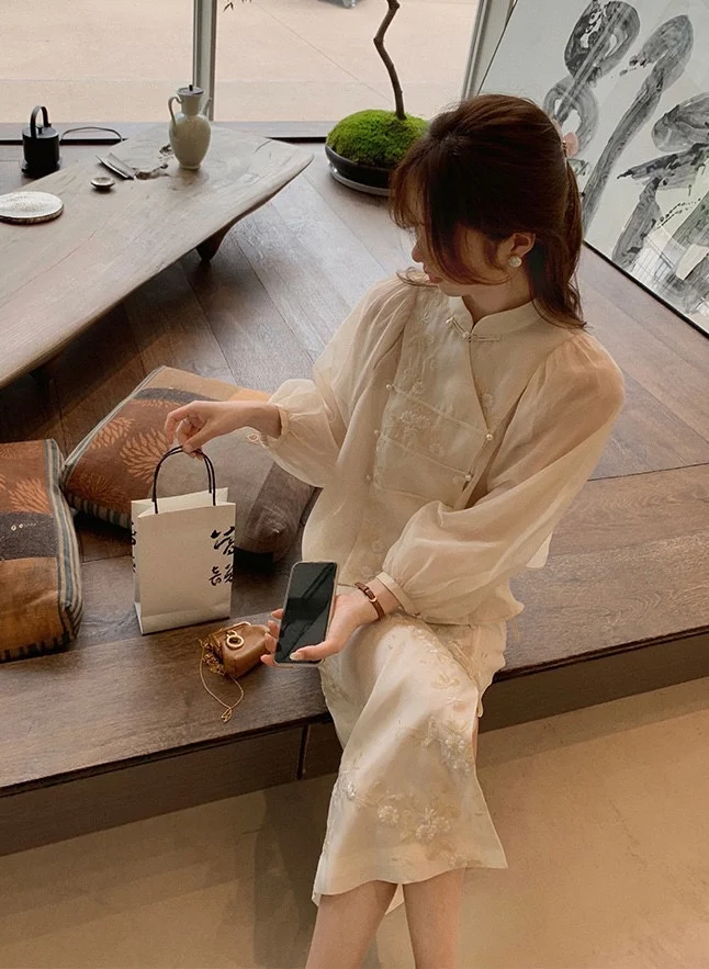 

2023 spring and summer women's clothing fashion new Embroidery Suit 0511