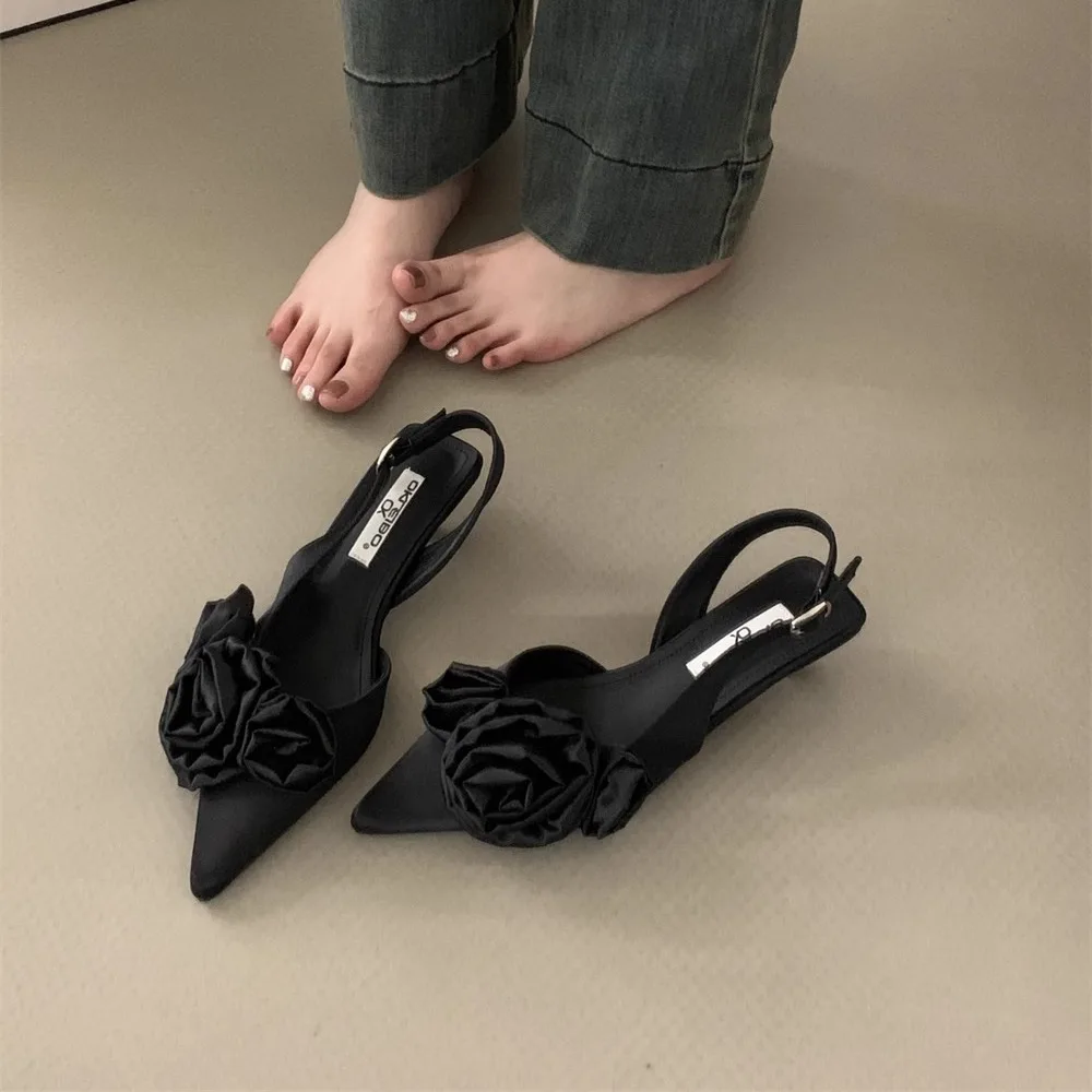 Женские босоножки на высоком каблуке