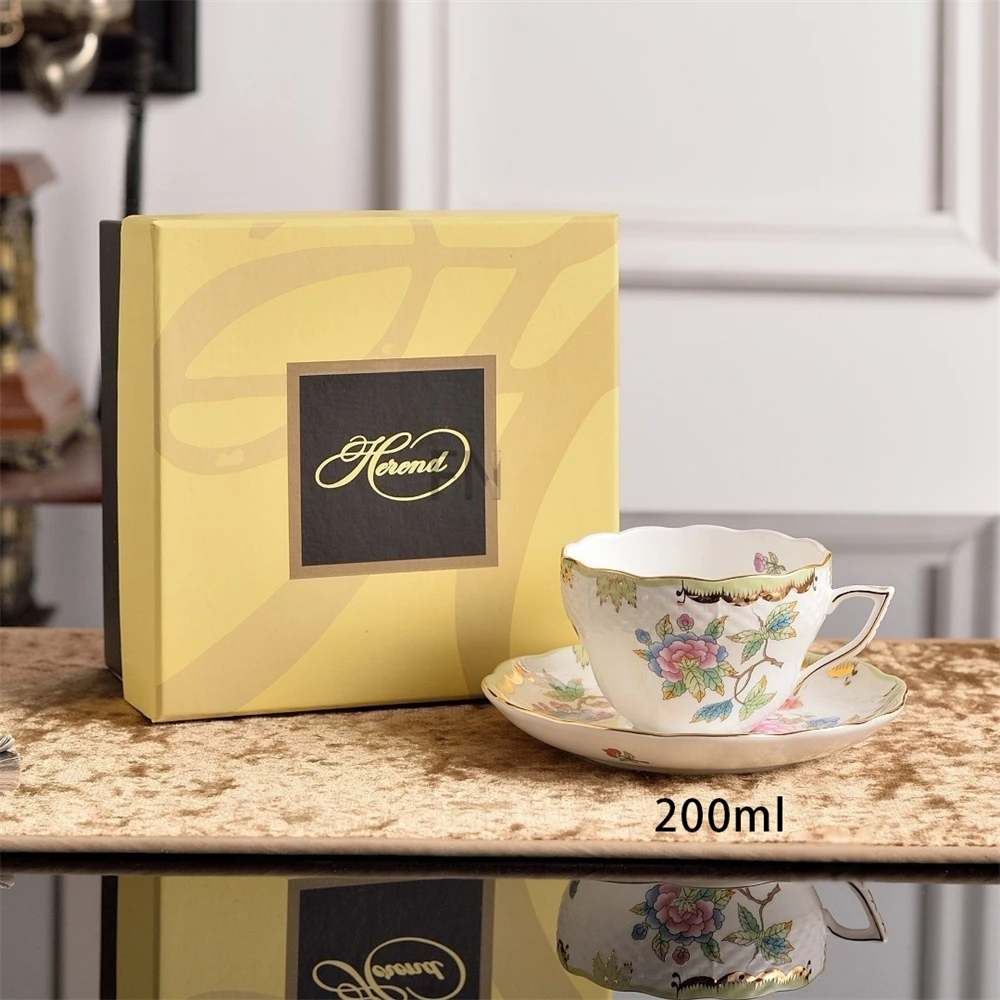 

Керамическая посуда с принтом