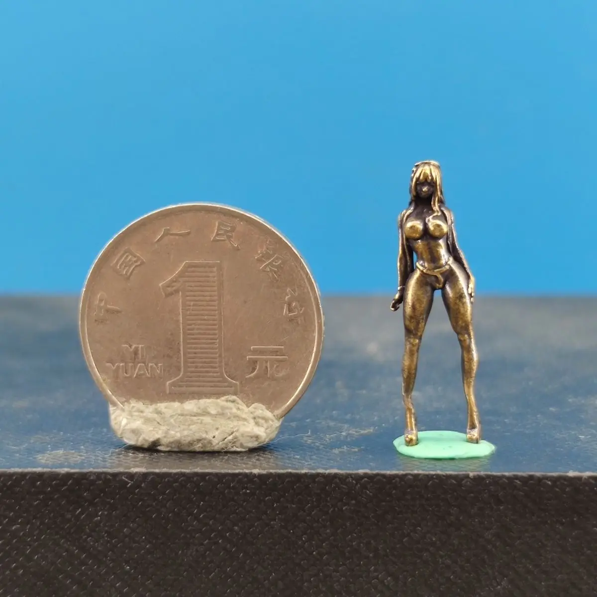 Медная статуэтка латунного кролика