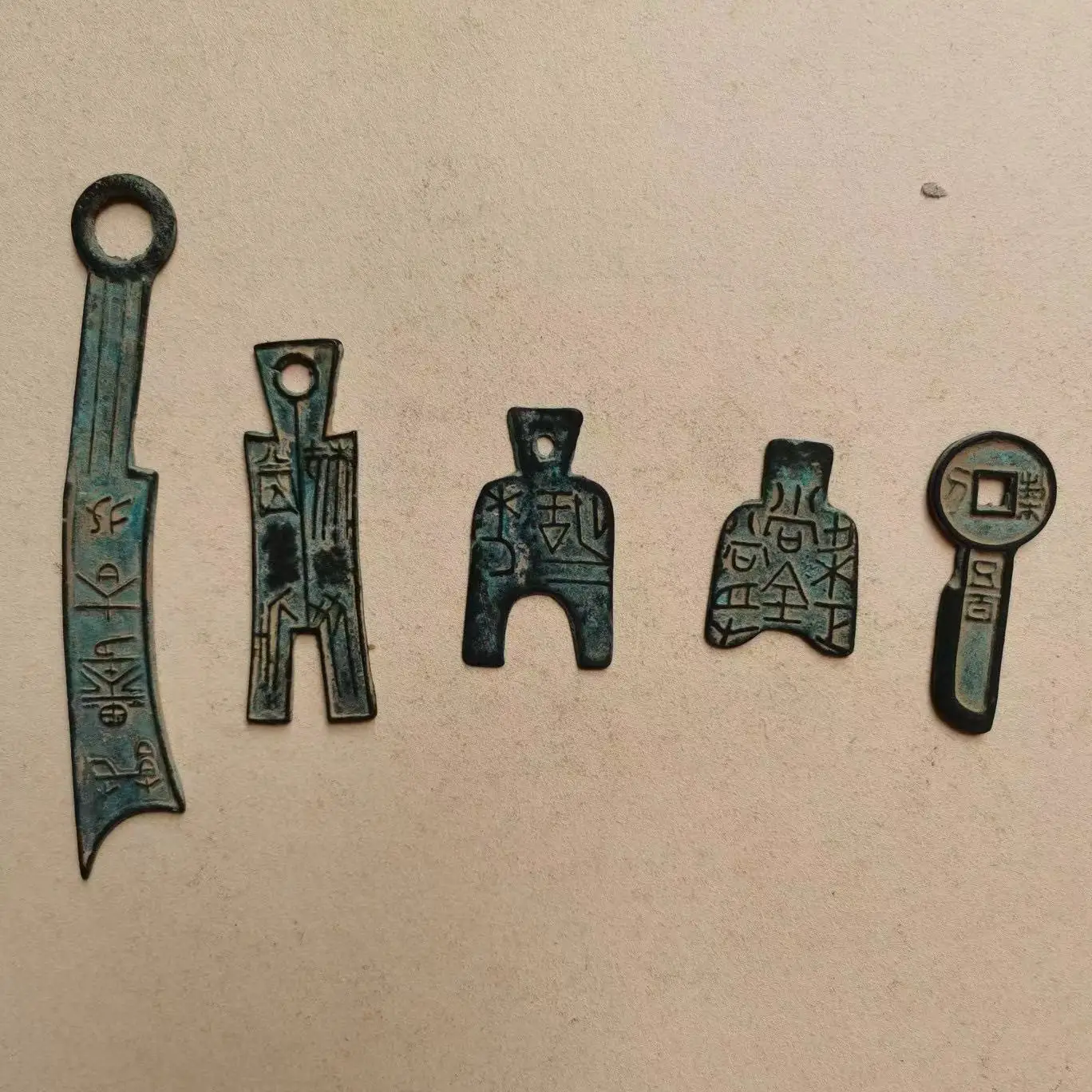 

Old Chinese HanDyansty(25---186)QINGUO Knife type bronze coin,5 pieces/pack,Free shipping,