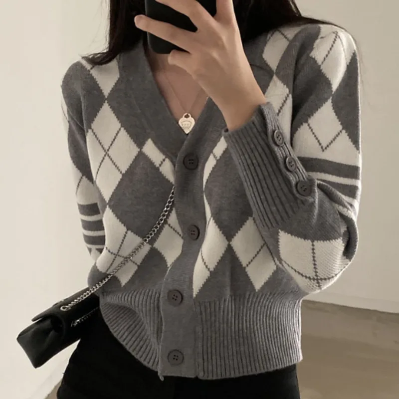 

New Preppy Style Women Sweater Retro Chic Argyle V Neck Cardigan Femme Korean Fashion Plaid Long Sleeve Jacket Knitted Top