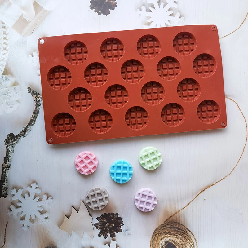 

1Pc 18 Cavities Waffle Silicone Mold DIY Square Love Making Tool Practical Chocolate Mould Creative Baking Accessories tools Hot
