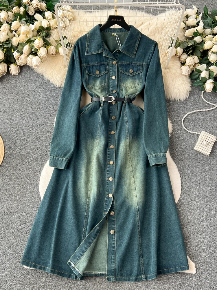 

Женское однобортное джинсовое платье с отложным воротником и поясом