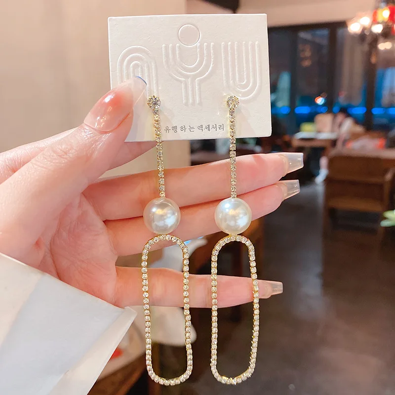 

Fashionable Silver Needle, Pearl And Diamond Oval Earrings, European American Net Red, Simple Design