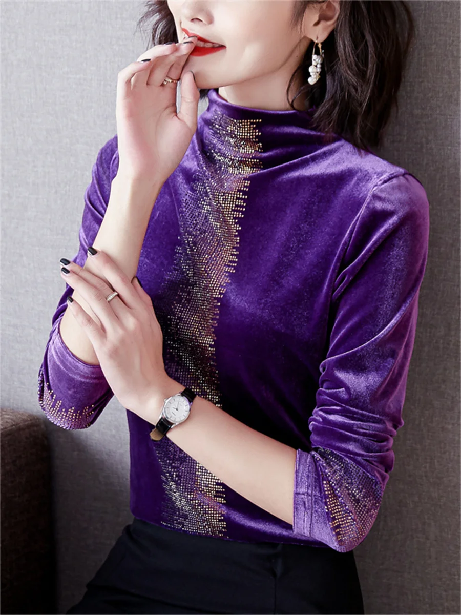 Блузка женская демисезонная с длинным рукавом круглым вырезом и блестками