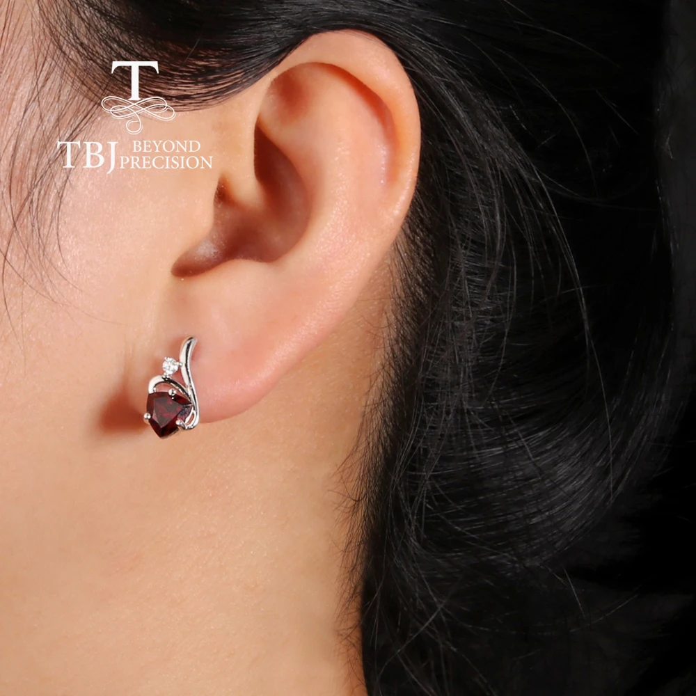 Pięknie zaprojektowane naturalne granaty trójkątne kolczyki z klejnotami S925 srebrne modne lekkie luksusowe prezenty urodzinowe dla kobiet i