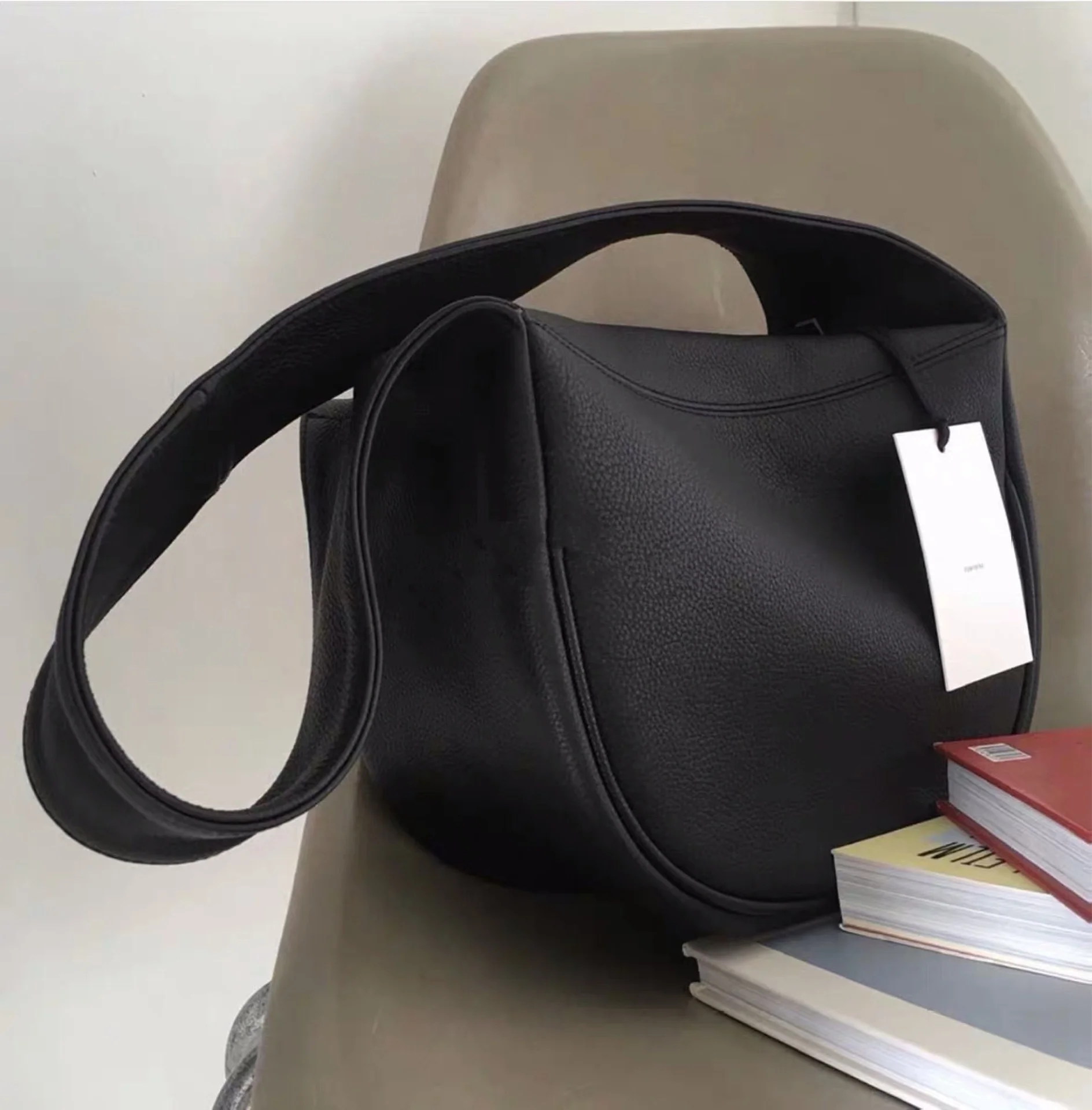 

2023 Женские повседневные сумки Хобо, черная сумка через плечо, женская сумка большой вместимости, женская сумка на широком ремешке под подмышку, Новинка