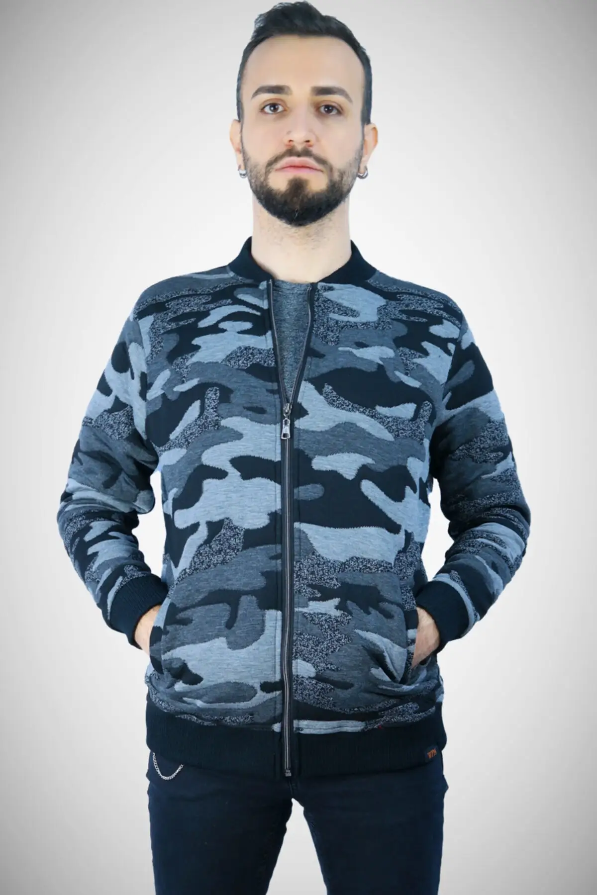 Мужская стеганая куртка на молнии цвета антрацит | одежда